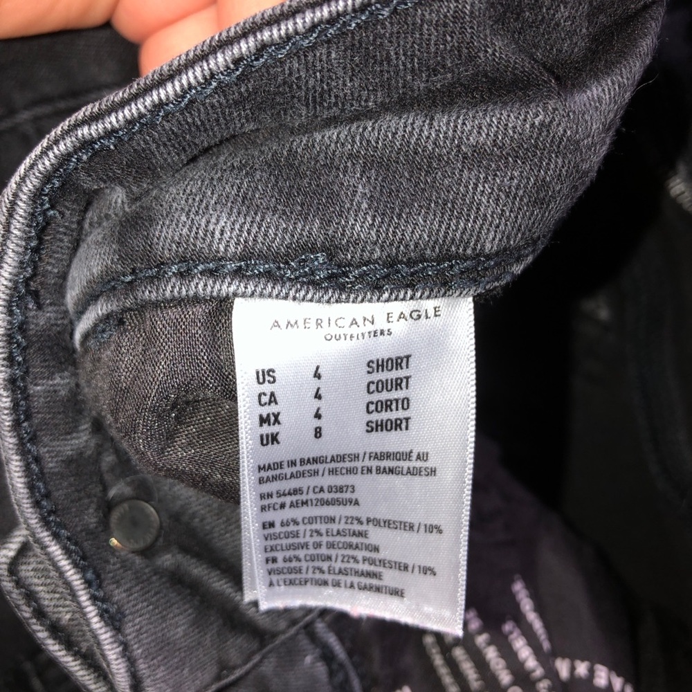 Women’s American Eagle Black Ripped Jeans 4 Short - Picture 4 of 7